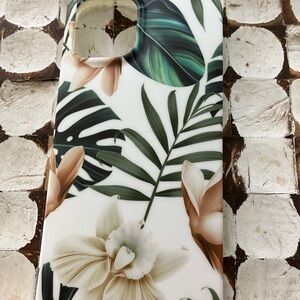 Floral Leaf Pattern Phone Case - White and Green